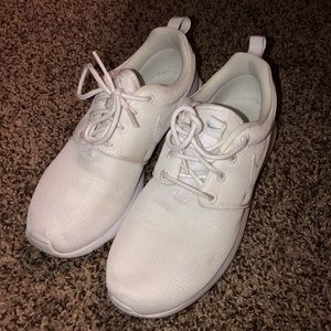 White Nike roshes
